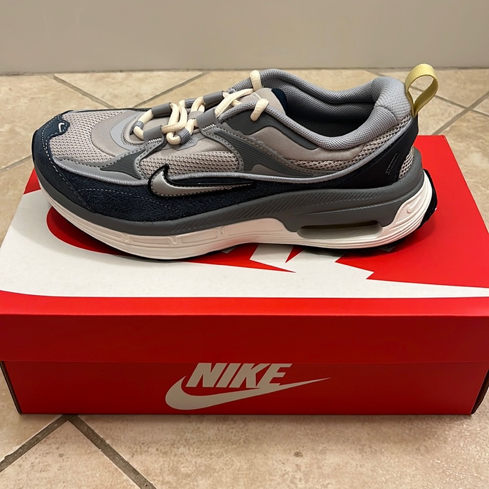 NWT Nike Air Max Bliss sneakers